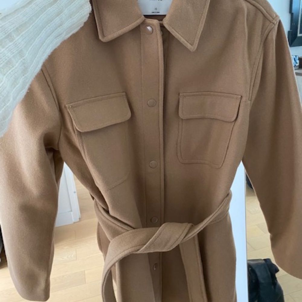 Wilfred XS Tan Shacket With a Belt